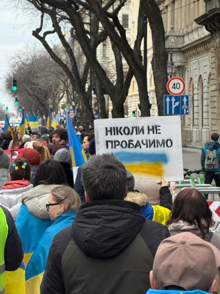 У Будапешті триває Хода солідарності з Україною. Фото У Будапешті триває Хода солідарності з Україною. Фото