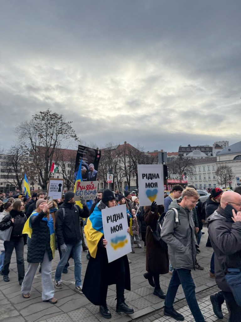 У Будапешті триває Хода солідарності з Україною. Фото У Будапешті триває Хода солідарності з Україною. Фото