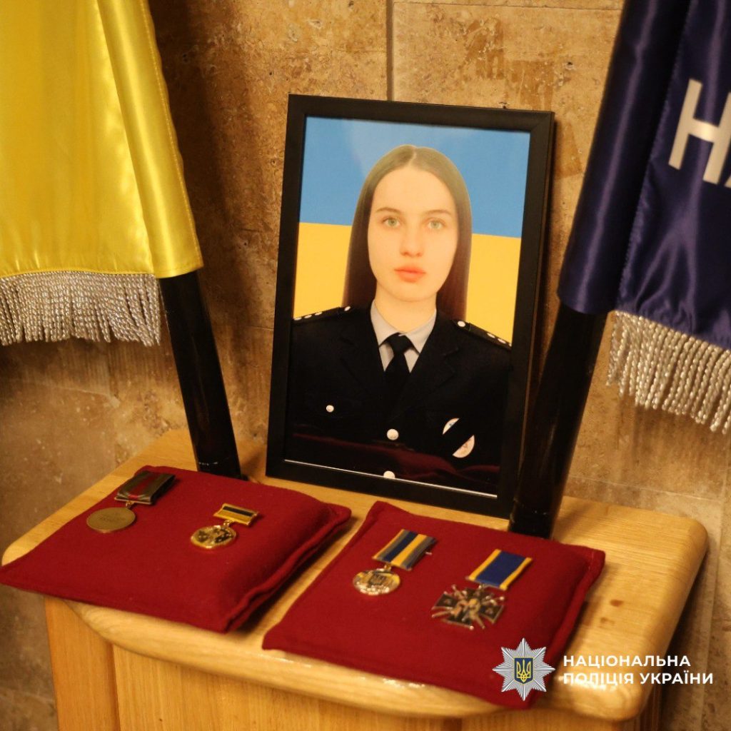 У Харкові провели в останню путь поліцейську Юлію Келеберду У Харкові провели в останню путь поліцейську Юлію Келеберду