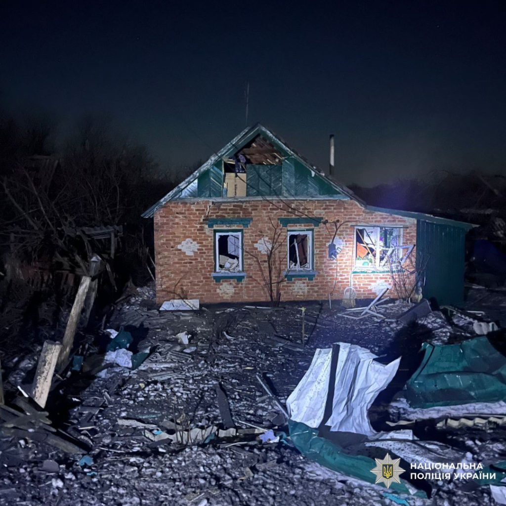 Корівник, п‘ять авто й оселі атакували БпЛА на Харківщині Корівник, п‘ять авто й оселі атакували БпЛА на Харківщині