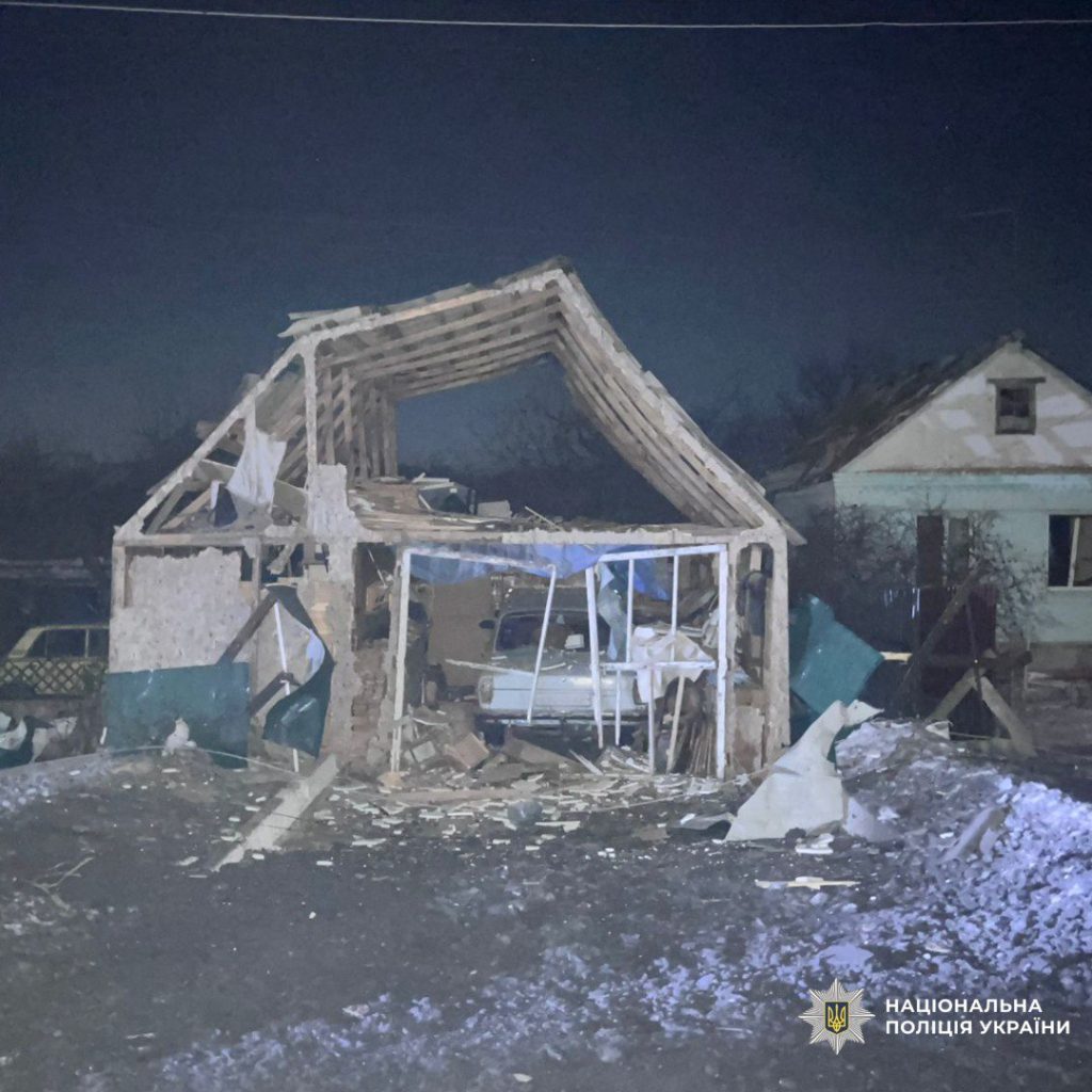 Корівник, п‘ять авто й оселі атакували БпЛА на Харківщині Корівник, п‘ять авто й оселі атакували БпЛА на Харківщині