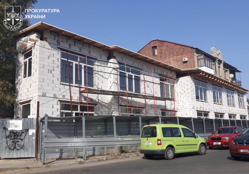 Жителька Харкова під час реконструкції звела вдесятеро більшу будівлю Жителька Харкова під час реконструкції звела вдесятеро більшу будівлю