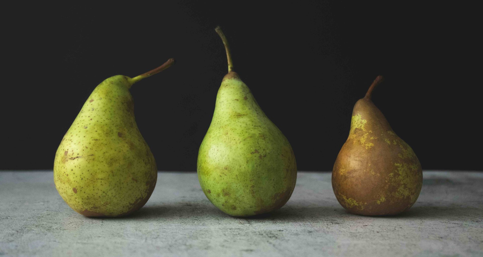 Салат з грушею і горгонзолою