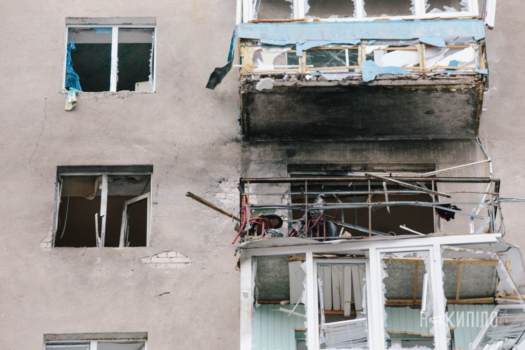 росіяни вдарили по багатоповерхівці в Харкові. Фоторепортаж багатоповерхівка, Шевченківський район, наслідки обстрілу