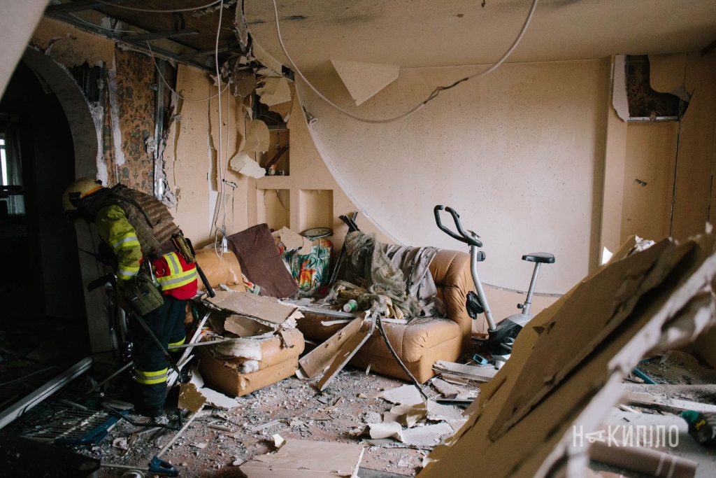 росіяни вдарили по багатоповерхівці в Харкові. Фоторепортаж багатоповерхівка, Шевченківський район, наслідки обстрілу