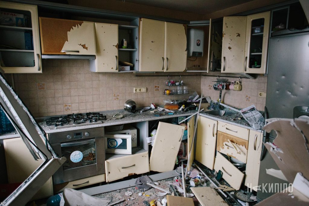 росіяни вдарили по багатоповерхівці в Харкові. Фоторепортаж багатоповерхівка, Шевченківський район, наслідки обстрілу