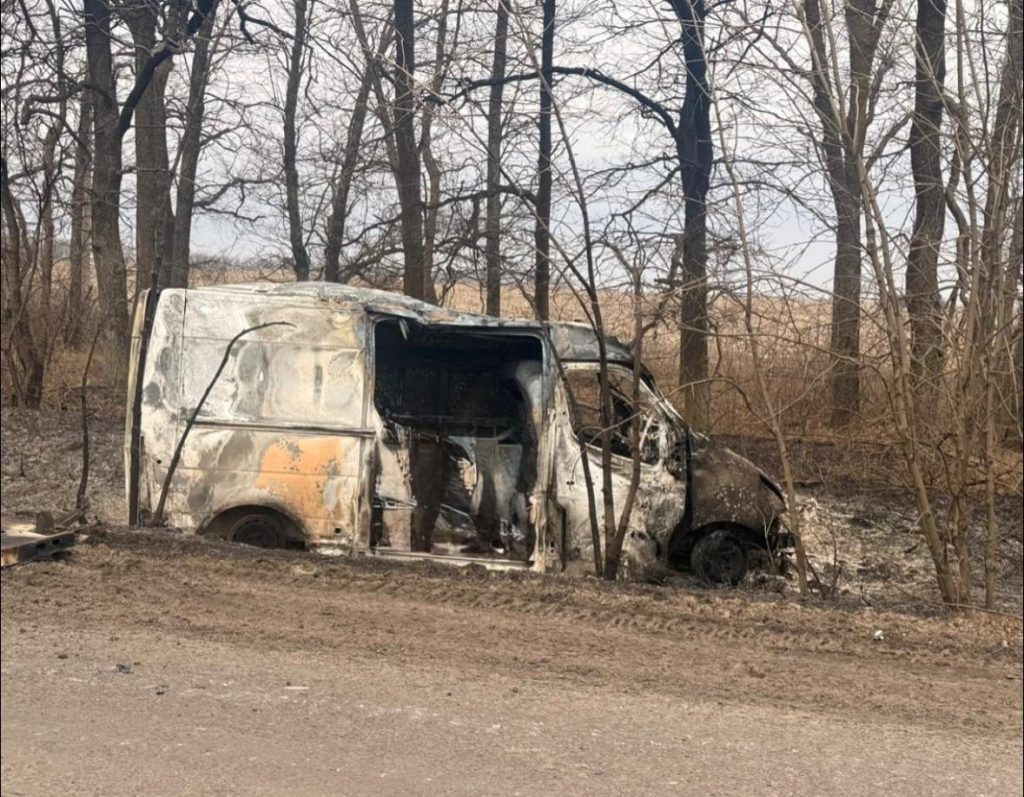 Швидку і приватні будинки знов обстріляли росіяни на Харківщині Швидку і приватні будинки знов обстріляли росіяни на Харківщині