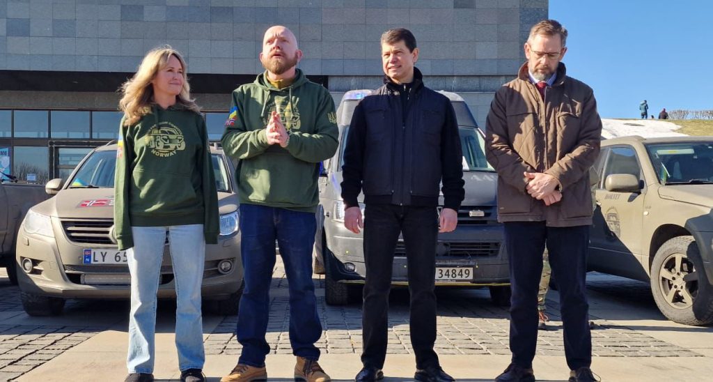 Меркиня Осло особисто передала 20 автомобілів для ЗСУ Меркиня Осло особисто передала 20 автомобілів для ЗСУ