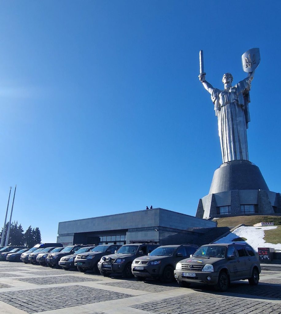 Меркиня Осло особисто передала 20 автомобілів для ЗСУ Меркиня Осло особисто передала 20 автомобілів для ЗСУ