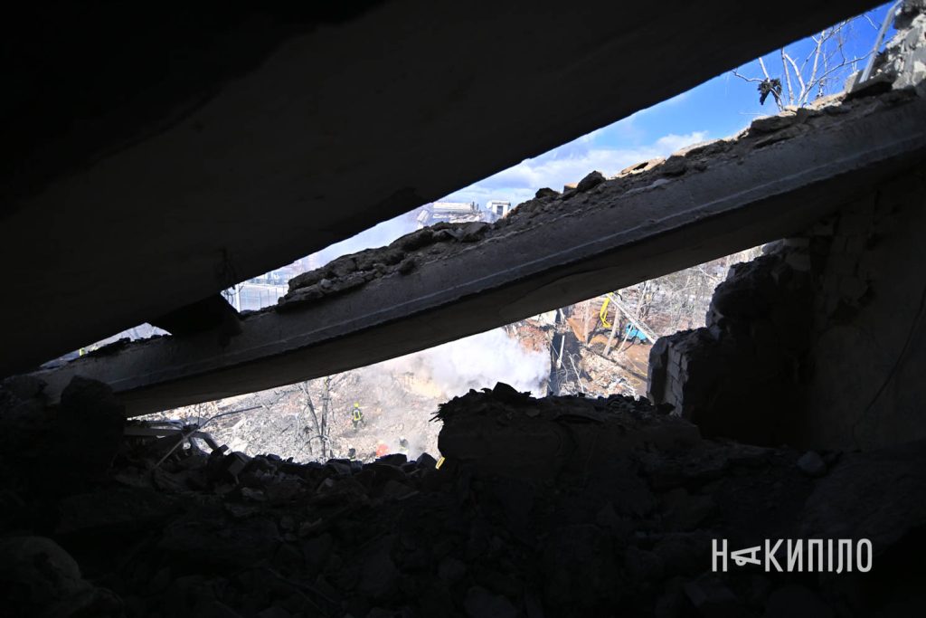 11 загиблих, 16 поранених: наслідки удару по Харкову 11 загиблих, 16 поранених: наслідки удару по Харкову