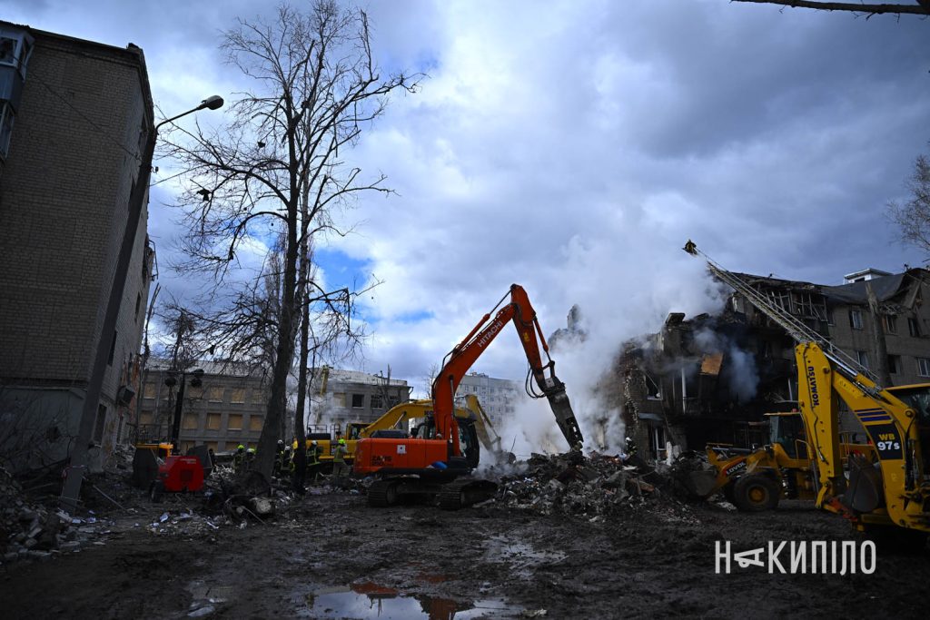 11 загиблих, 16 поранених: наслідки удару по Харкову 11 загиблих, 16 поранених: наслідки удару по Харкову