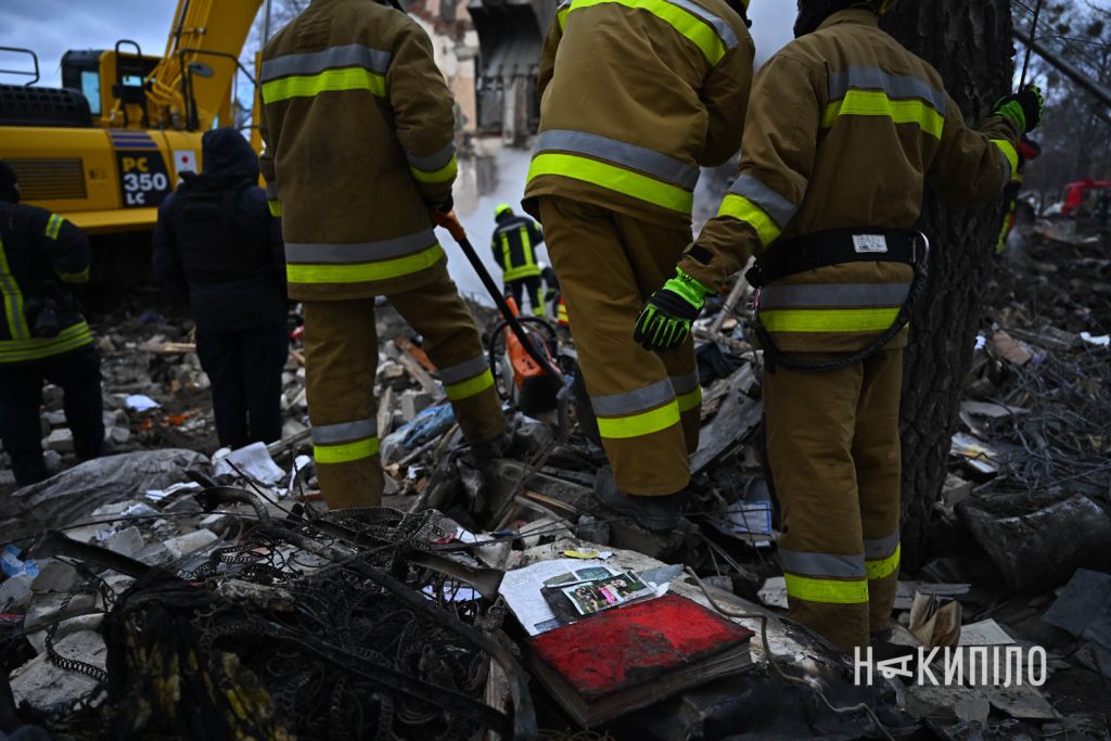 11 загиблих, 16 поранених: наслідки удару по Харкову 11 загиблих, 16 поранених: наслідки удару по Харкову