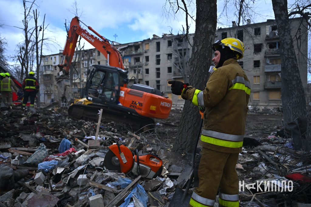 11 загиблих, 16 поранених: наслідки удару по Харкову 11 загиблих, 16 поранених: наслідки удару по Харкову