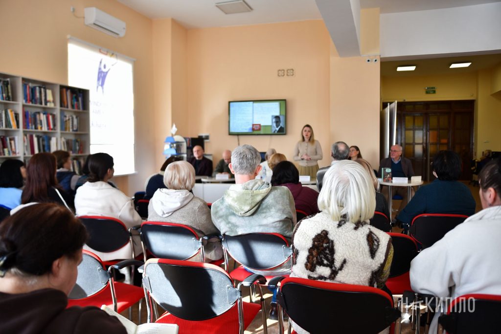 У Харкові пройшла презентація книги Юрія Шевельова «Новітня літературна мова» Вікно в Америку, презентація книги Юрія Шевельова «Новітня літературна мова», Каразінський університет