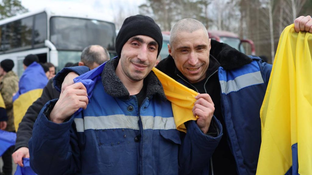 Ще 300 українських захисників звільнені з російського полону Ще 300 українських захисників звільнені з російського полону