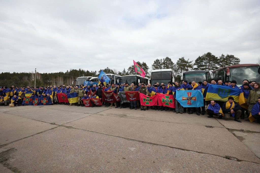 Ще 300 українських захисників звільнені з російського полону Ще 300 українських захисників звільнені з російського полону