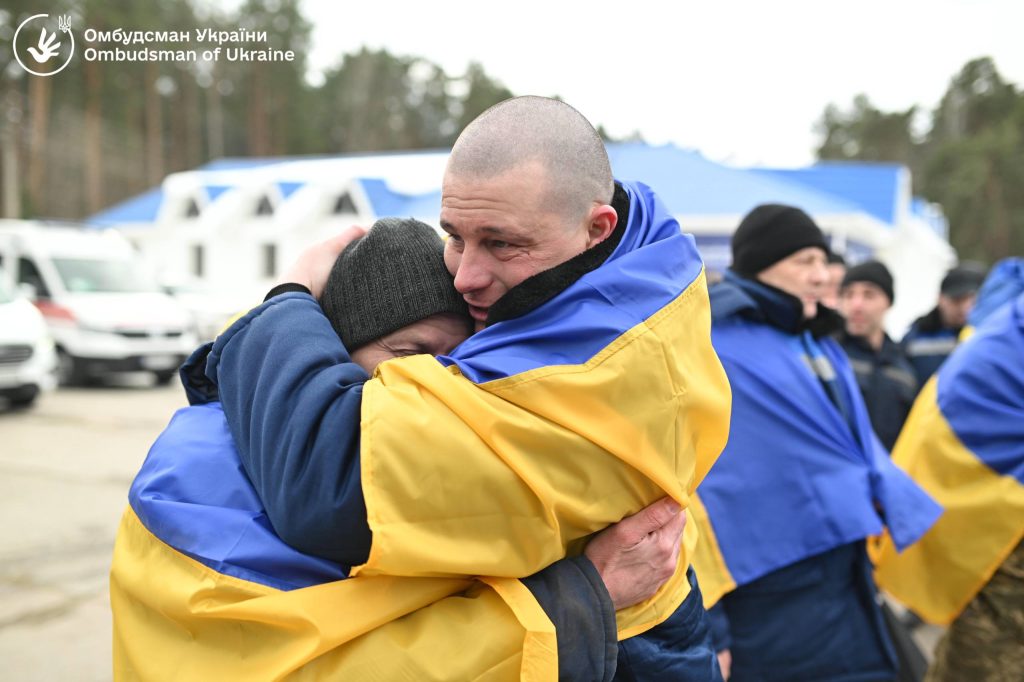 Ще 300 українських захисників звільнені з російського полону Ще 300 українських захисників звільнені з російського полону