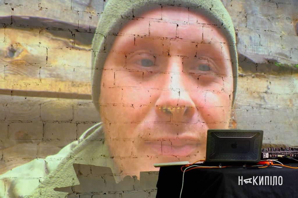 Як LitSlamUA презентував журнал-альманах харківської слем-поезії Як LitSlamUA презентував журнал-альманах харківської слем-поезії