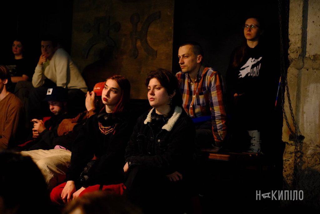 Як LitSlamUA презентував журнал-альманах харківської слем-поезії Як LitSlamUA презентував журнал-альманах харківської слем-поезії