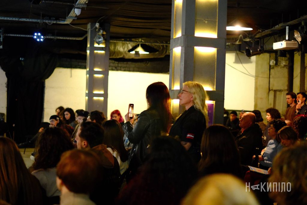 Як LitSlamUA презентував журнал-альманах харківської слем-поезії Як LitSlamUA презентував журнал-альманах харківської слем-поезії