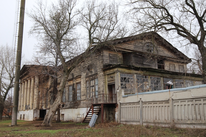 На Купʼянщині від удару горить памʼятка архітектури ХІХ сторіччя На Купʼянщині від удару горить памʼятка архітектури ХІХ сторіччя