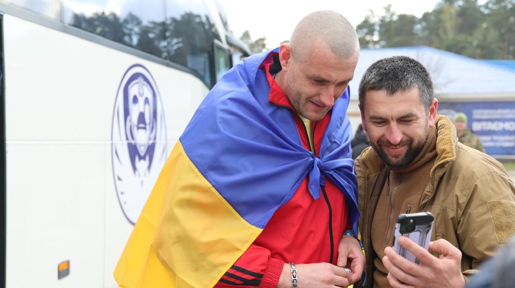 73-й обмін: Україна повернула з полону 193 захисників 73-й обмін: Україна повернула з полону 193 захисників