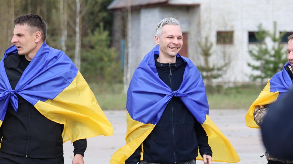 73-й обмін: Україна повернула з полону 193 захисників 73-й обмін: Україна повернула з полону 193 захисників