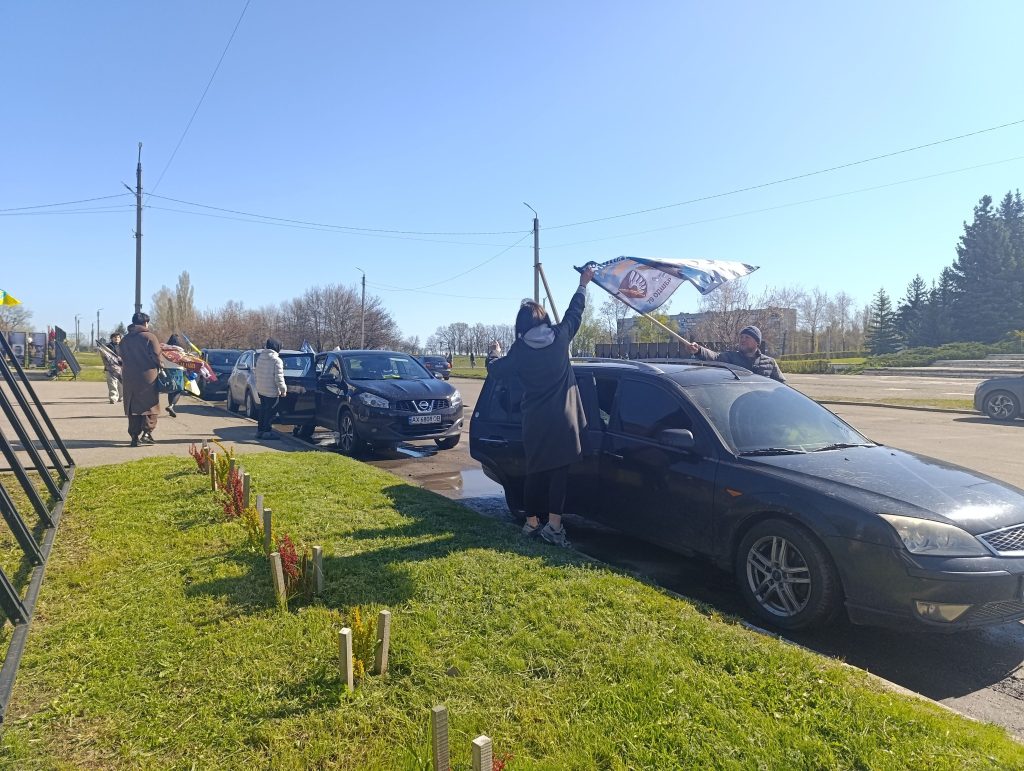 У Златополі відбувся автопробіг на честь загиблого бойового медика Микити Чимшита У Златополі відбувся автопробіг на честь загиблого бойового медика Микити Чимшита