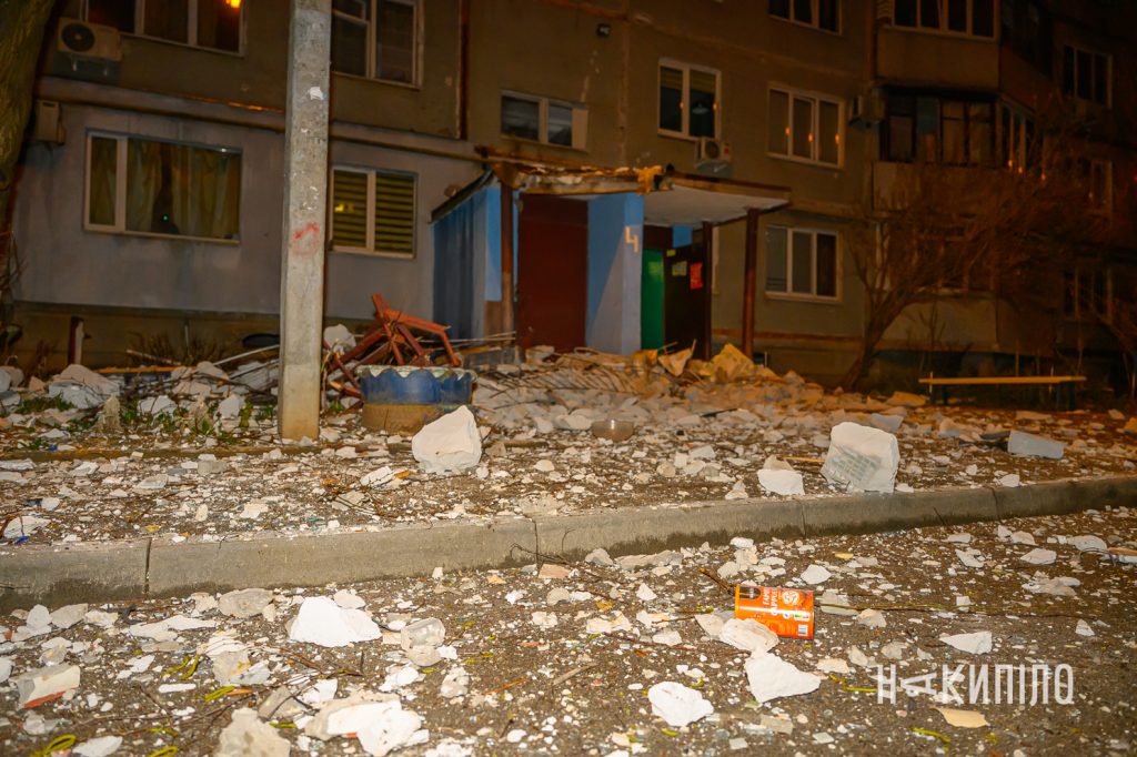 «Молнія» знищила квартиру в Харкові. Фото молнія, приліт, Харків, 1 квітня 2026 року. Фото: Ігор Лептуга
