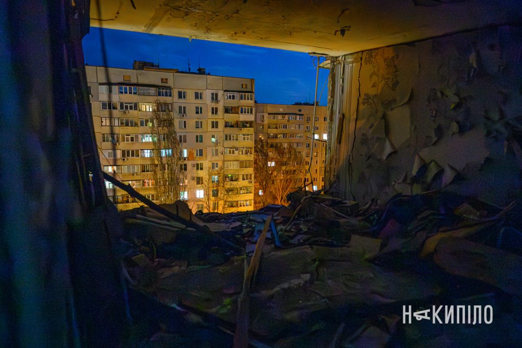 «Молнія» знищила квартиру в Харкові. Фото молнія, приліт, Харків, 1 квітня 2026 року. Фото: Ігор Лептуга