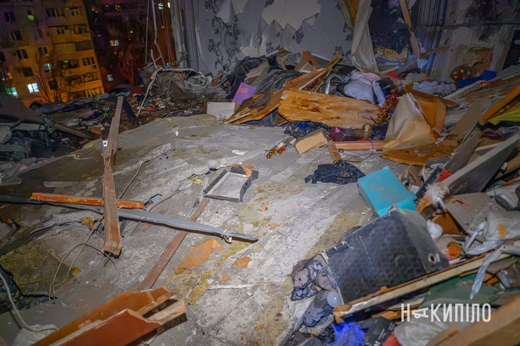 «Молнія» знищила квартиру в Харкові. Фото молнія, приліт, Харків, 1 квітня 2026 року. Фото: Ігор Лептуга