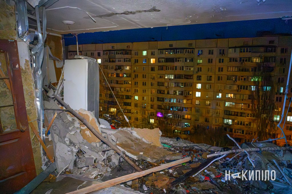 «Молнія» знищила квартиру в Харкові. Фото молнія, приліт, Харків, 1 квітня 2026 року. Фото: Ігор Лептуга