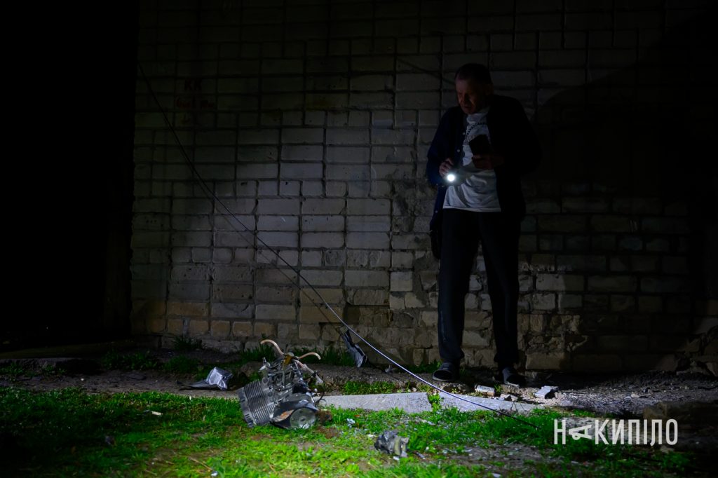 Дрон ударив біля гуртожитків у Харкові Наслідки влучання шахеда у Харкові 4 квітня 2026 року, фото:Лептуга Ігор