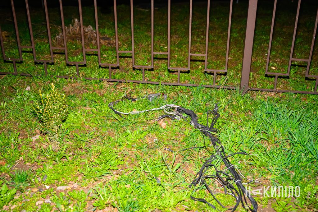 Дрон ударив біля гуртожитків у Харкові Наслідки влучання шахеда у Харкові 4 квітня 2026 року, фото:Лептуга Ігор