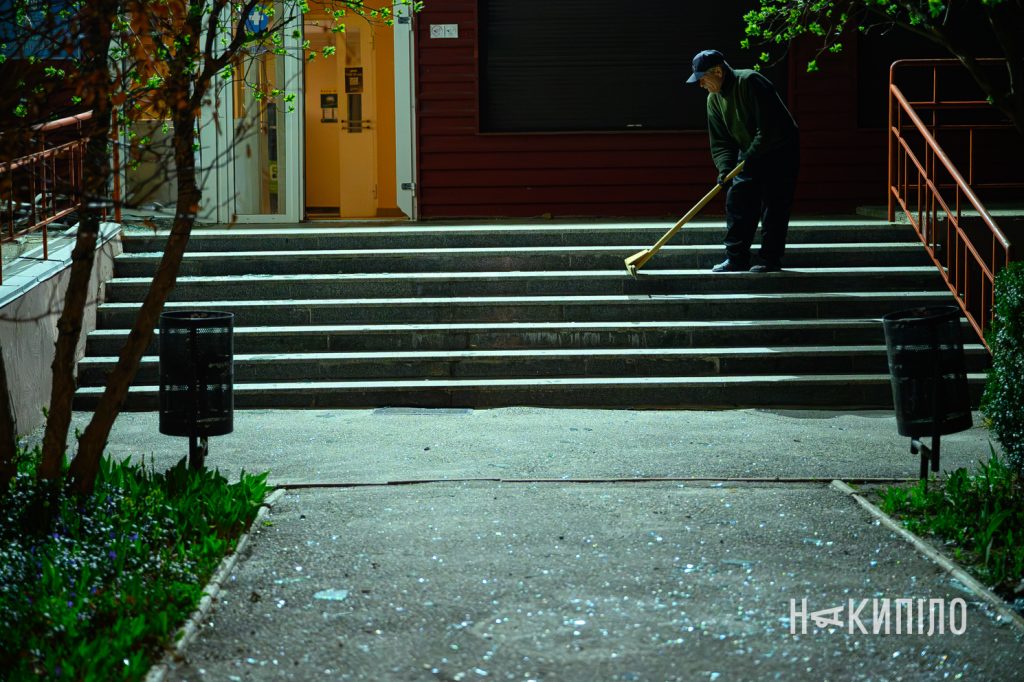 Дрон ударив біля гуртожитків у Харкові Наслідки влучання шахеда у Харкові 4 квітня 2026 року, фото:Лептуга Ігор