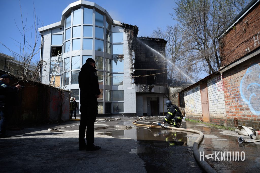 Наслідки ворожого удару по Харкову. Фоторепортаж