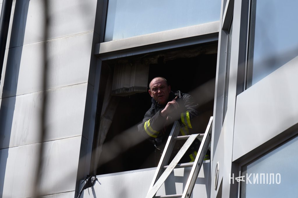 Наслідки ворожого удару по Харкову. Фоторепортаж