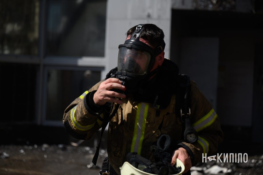 Наслідки ворожого удару по Харкову. Фоторепортаж