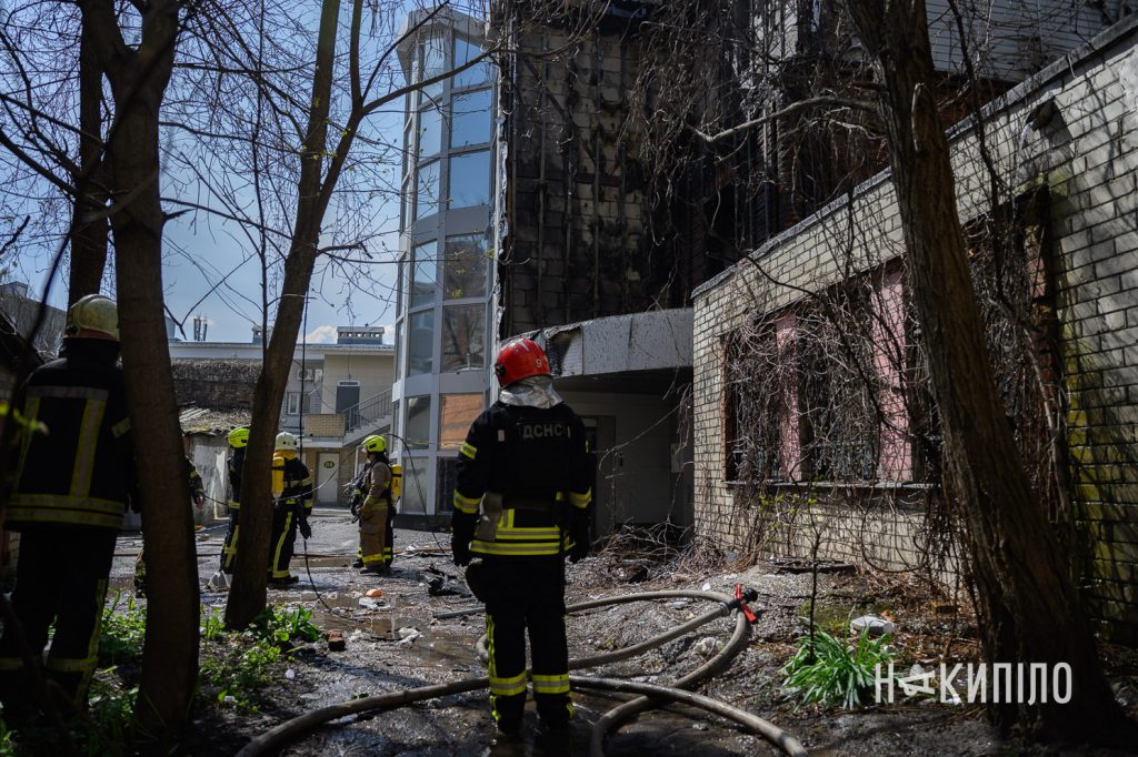 Наслідки ворожого удару по Харкову. Фоторепортаж