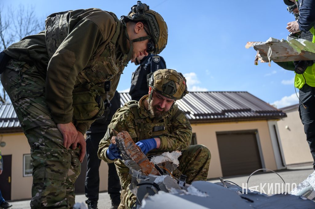Наслідки ворожого удару по Харкову. Фоторепортаж