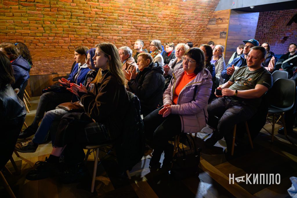 У Харкові провели зустріч із пілотами підрозділу БпЛА «Ясні Очі» бригади «Хартія» Зустріч із підрозділом БпЛА Ясні Очі бригади Хартія