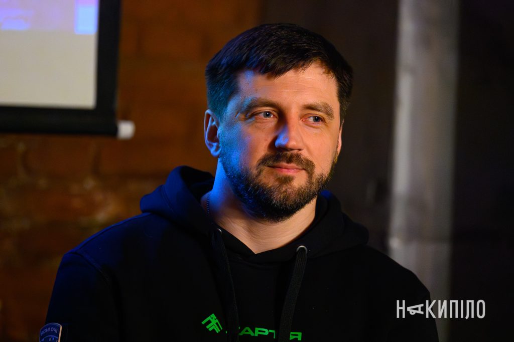 У Харкові провели зустріч із пілотами підрозділу БпЛА «Ясні Очі» бригади «Хартія» Зустріч із підрозділом БпЛА Ясні Очі бригади Хартія