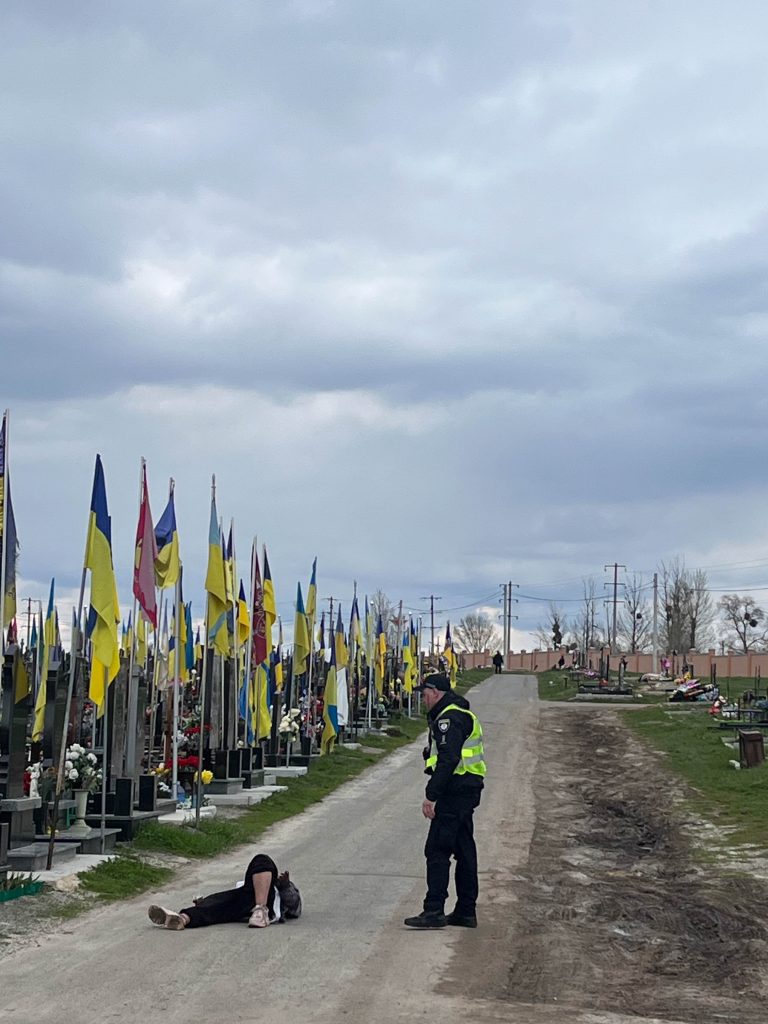 «Куди писати, щоби нарешті встановили камери та дали охорону?»: черговий інцидент на Алеї Слави «Куди писати, щоби нарешті встановили камери та дали охорону?»: черговий інцидент на Алеї Слави