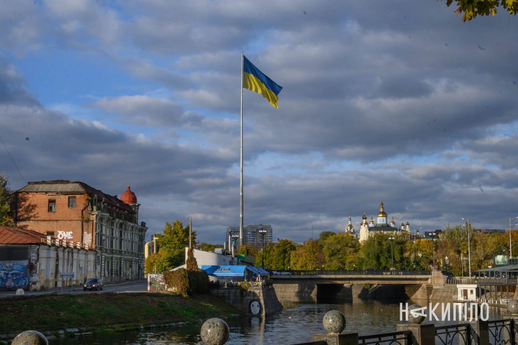 Контури міста: 50 місць Харкова, які варто побачити на власні очі Найвищий прапор України. Фото: Ігор Лептуга