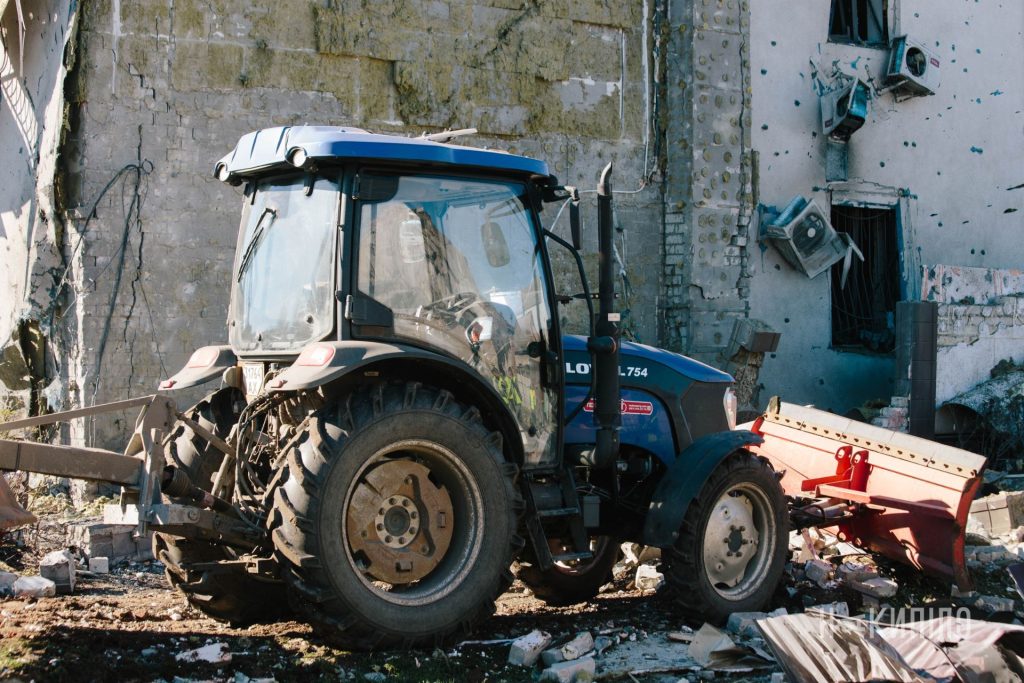 Наслідки ранкового удару БпЛА по приватному сектору Харкова. Фото Наслідки ранкового удару БпЛА по приватному сектору Харкова. Фото
