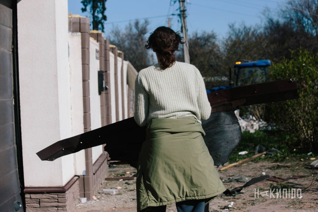 Наслідки ранкового удару БпЛА по приватному сектору Харкова. Фото Наслідки ранкового удару БпЛА по приватному сектору Харкова. Фото