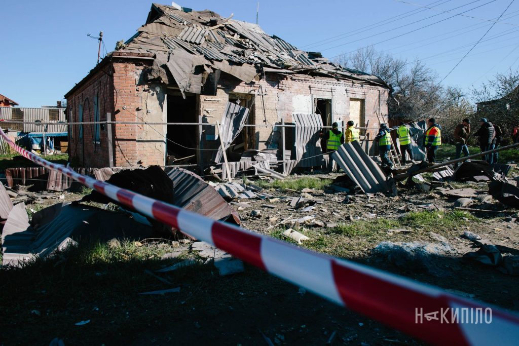 Наслідки ранкового удару БпЛА по приватному сектору Харкова. Фото Наслідки ранкового удару БпЛА по приватному сектору Харкова. Фото