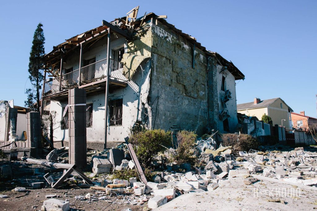 Наслідки ранкового удару БпЛА по приватному сектору Харкова. Фото Наслідки ранкового удару БпЛА по приватному сектору Харкова. Фото