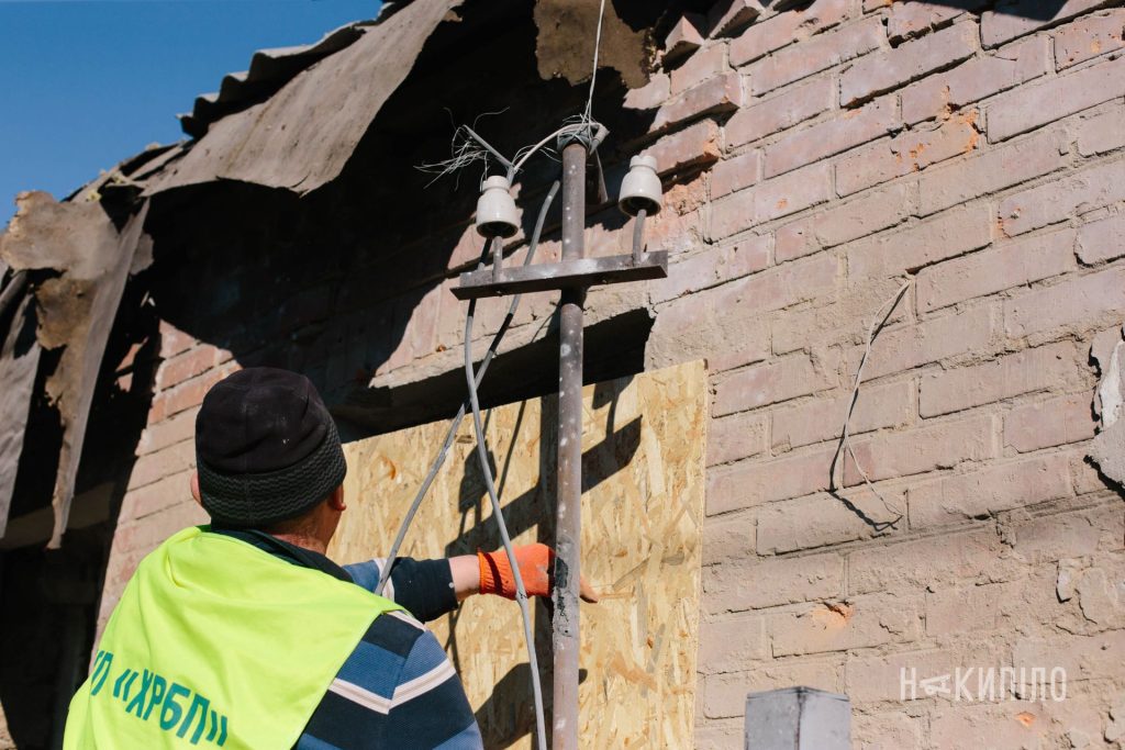 Наслідки ранкового удару БпЛА по приватному сектору Харкова. Фото Наслідки ранкового удару БпЛА по приватному сектору Харкова. Фото