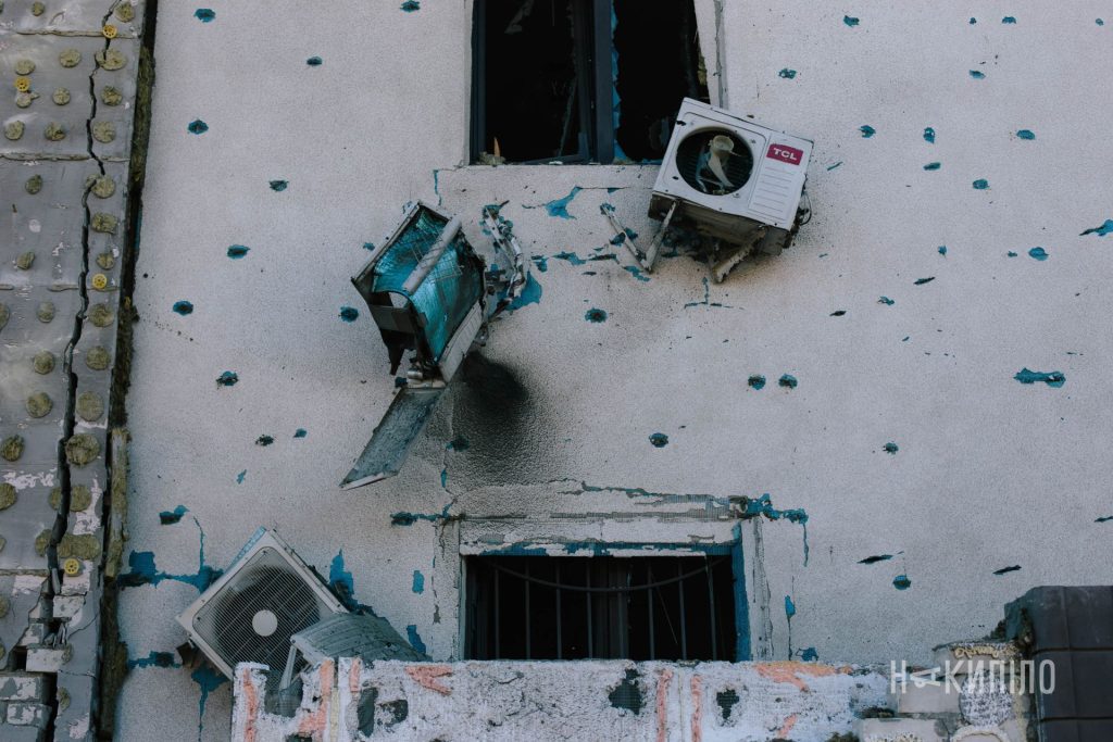 Наслідки ранкового удару БпЛА по приватному сектору Харкова. Фото Наслідки ранкового удару БпЛА по приватному сектору Харкова. Фото